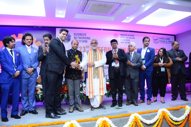 Ashvani Kumar Chaubay, State Health Minister presents WASME Award of Warehouse & Logistic Innovation Award to Gandhi Automations 